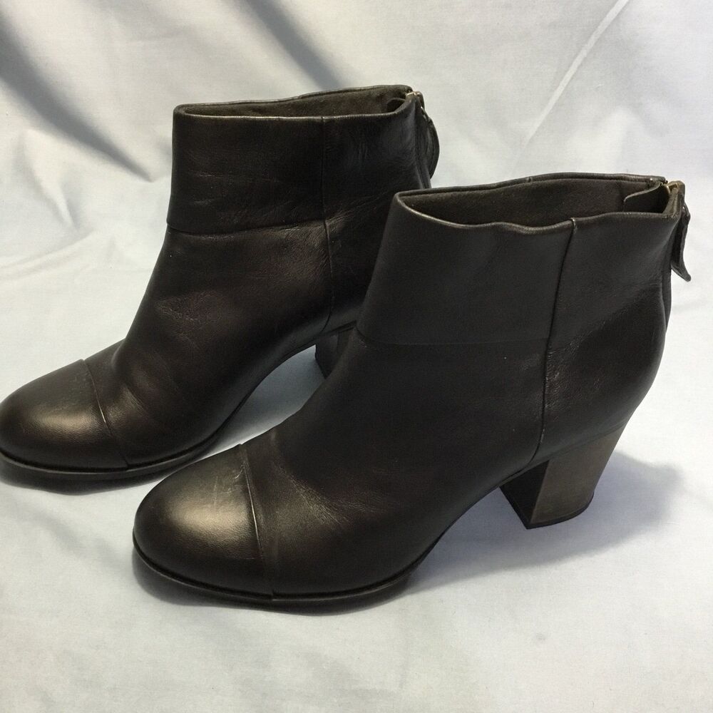 Clarks Classic Black Women’s Ankle Boots Size 8.5